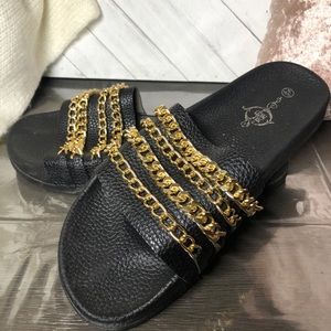 Gold chain pool slides Women’s XL 10/11